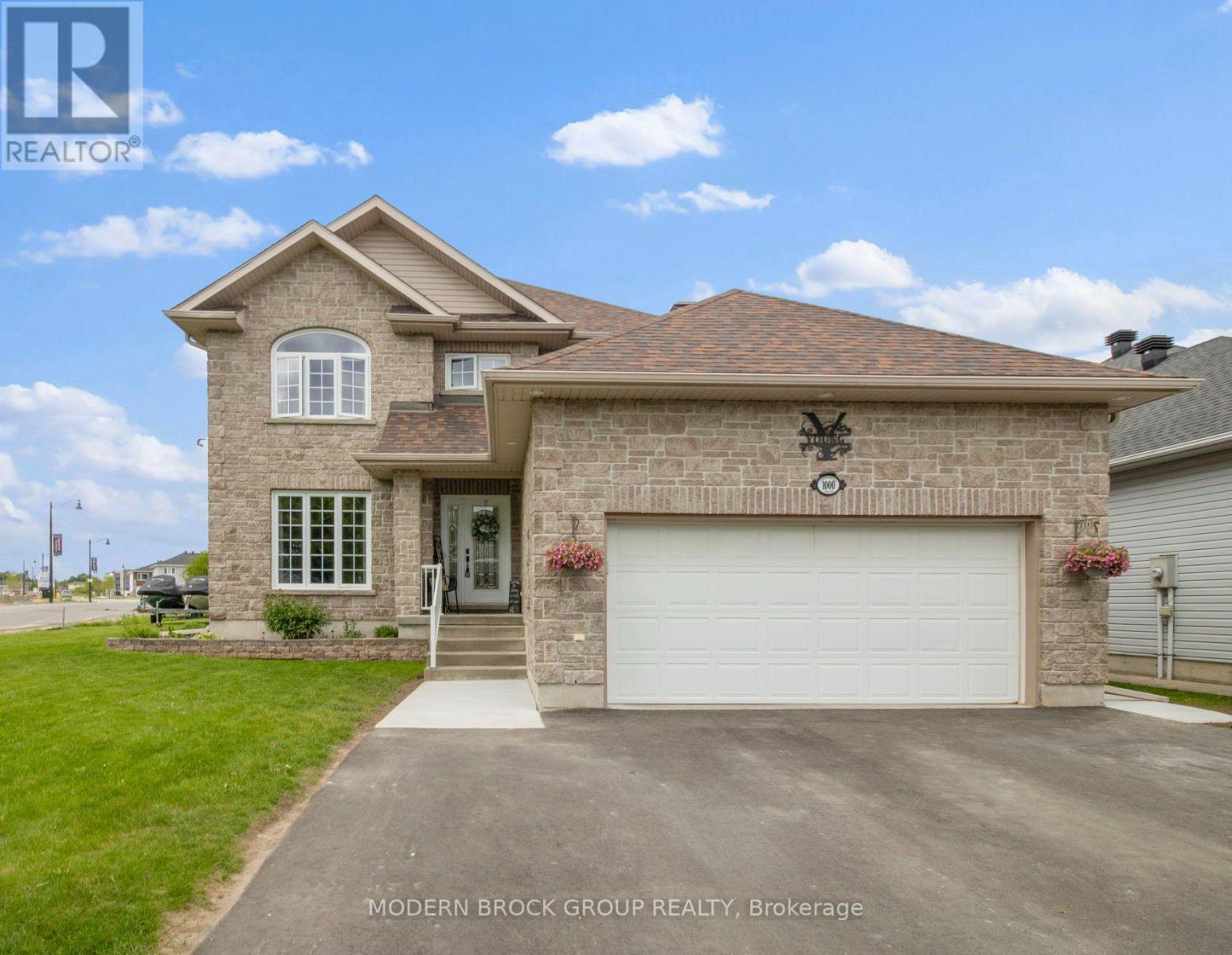 1000 Crestwood