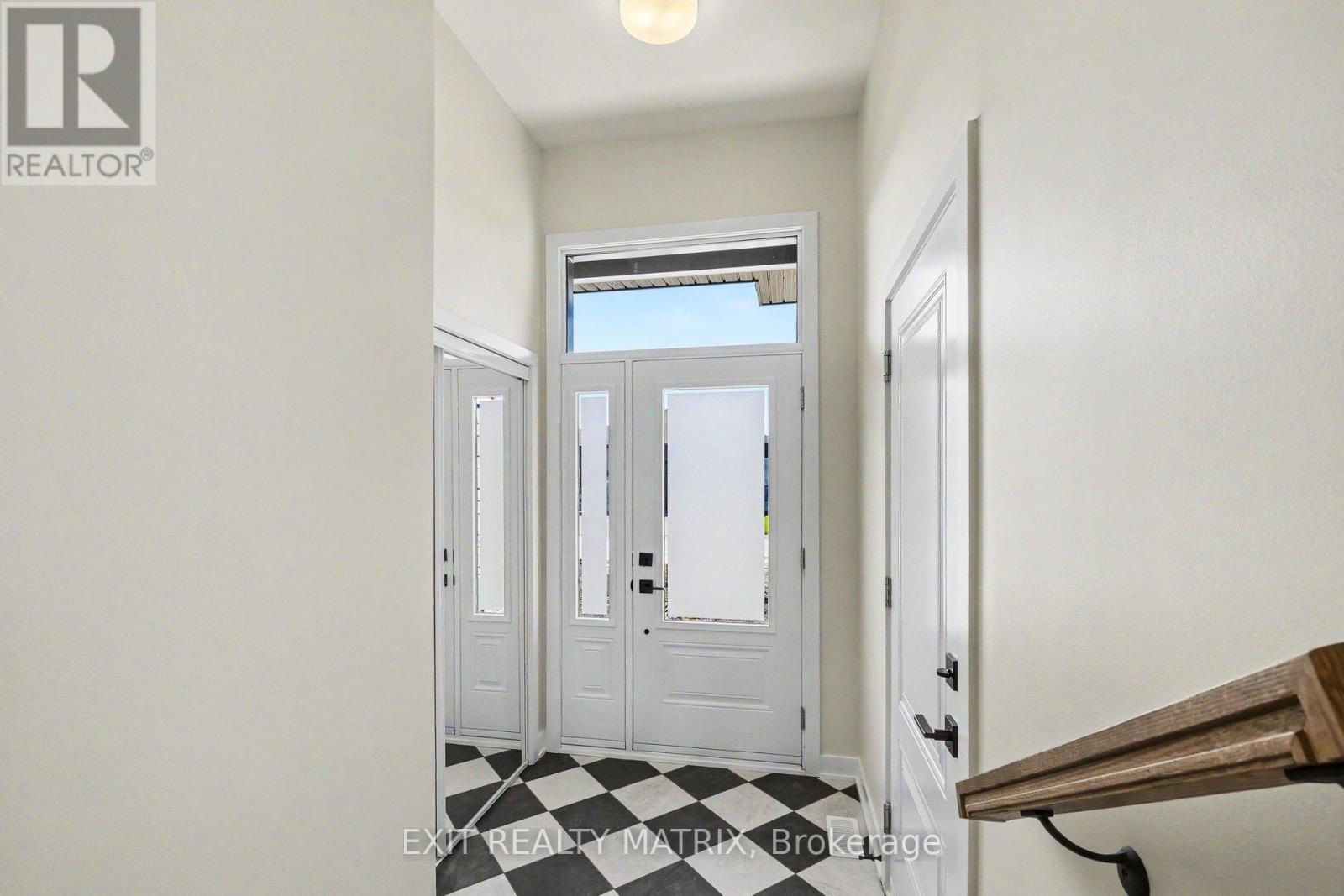 533 Regina photo 2