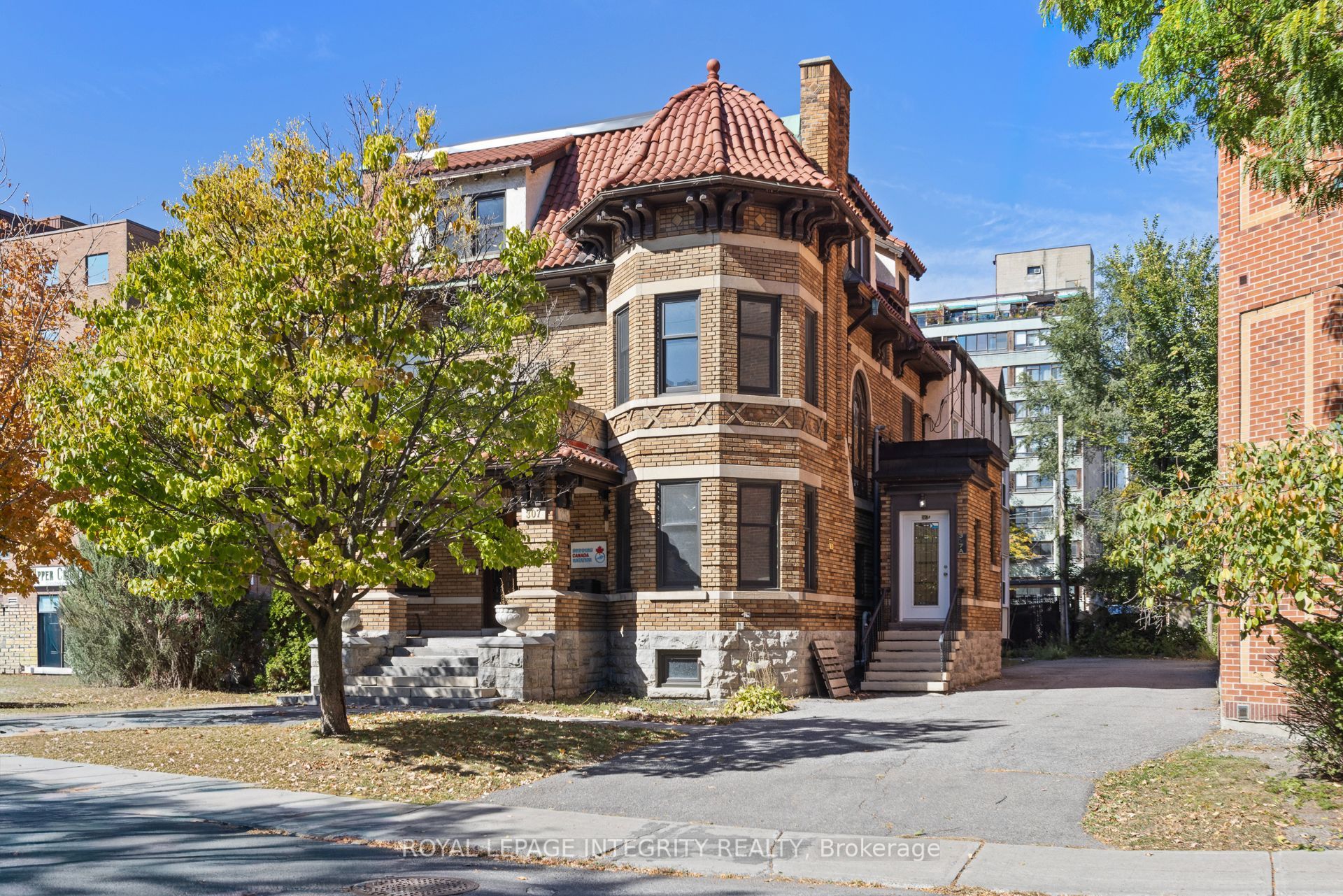 307 Gilmour
