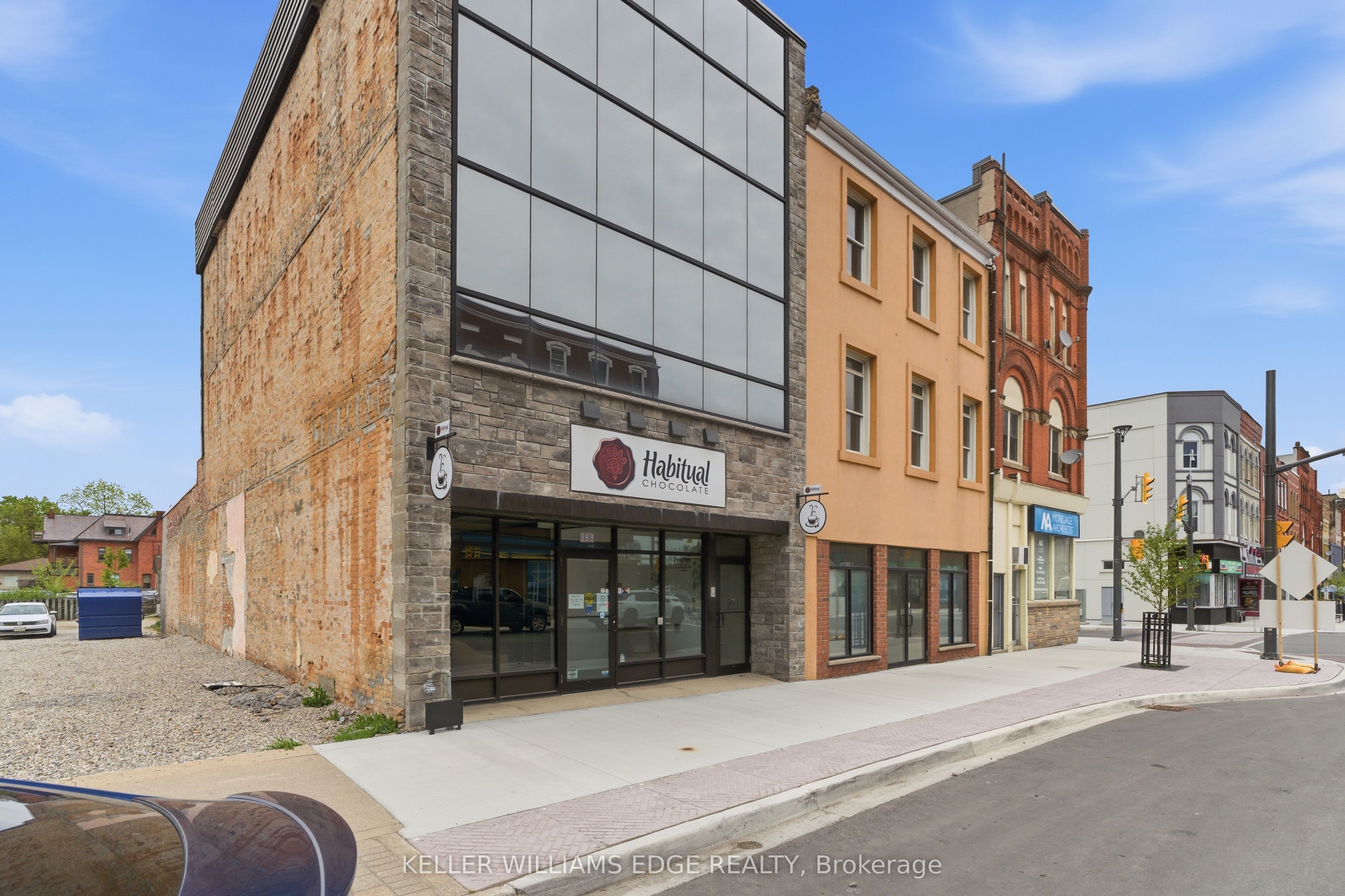 389 DUNDAS