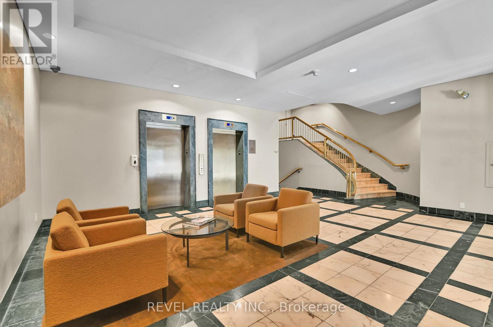 15 Murray Unit 301 photo 2
