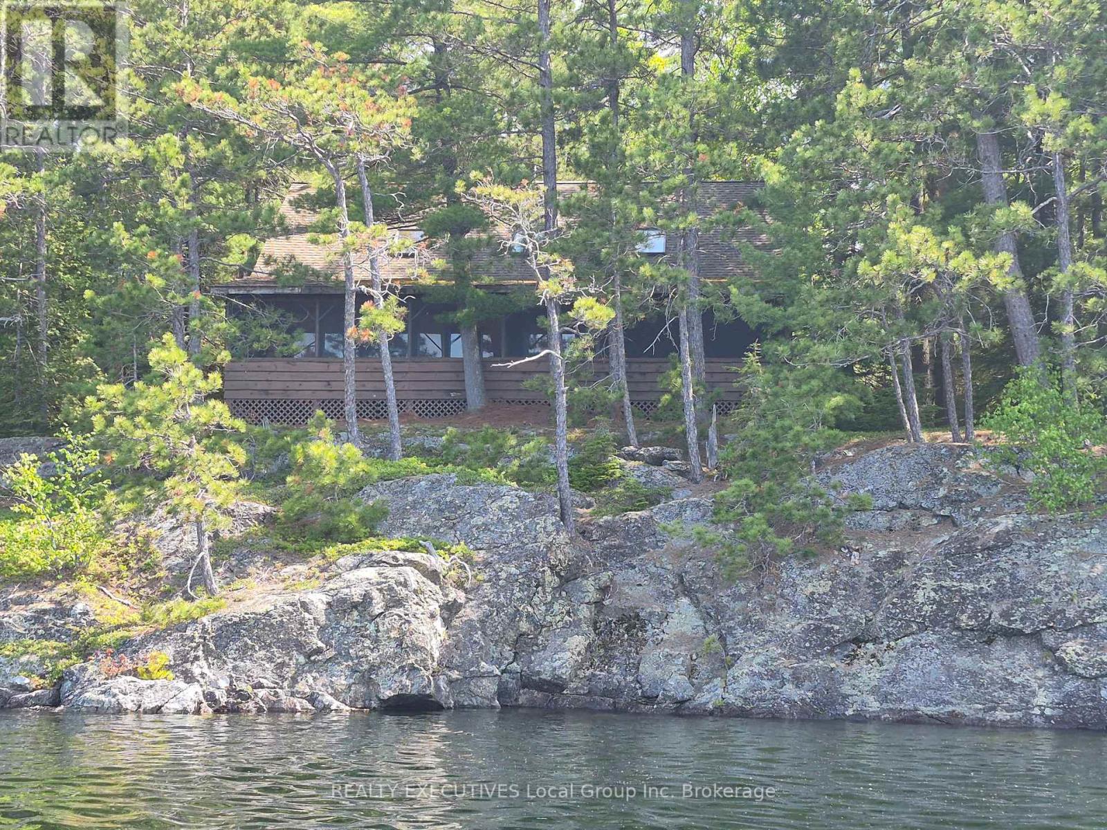 758 Island