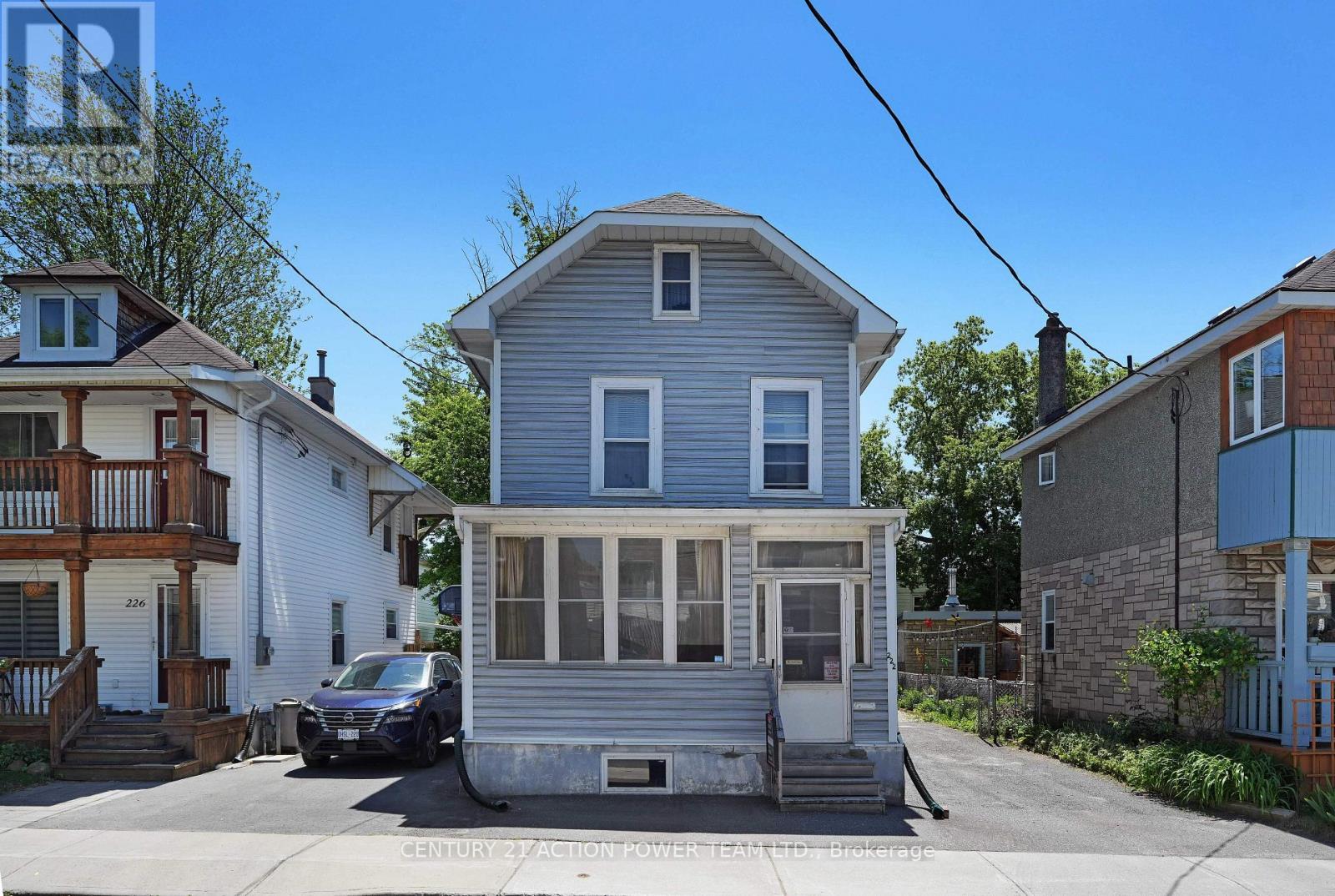 222 Montfort