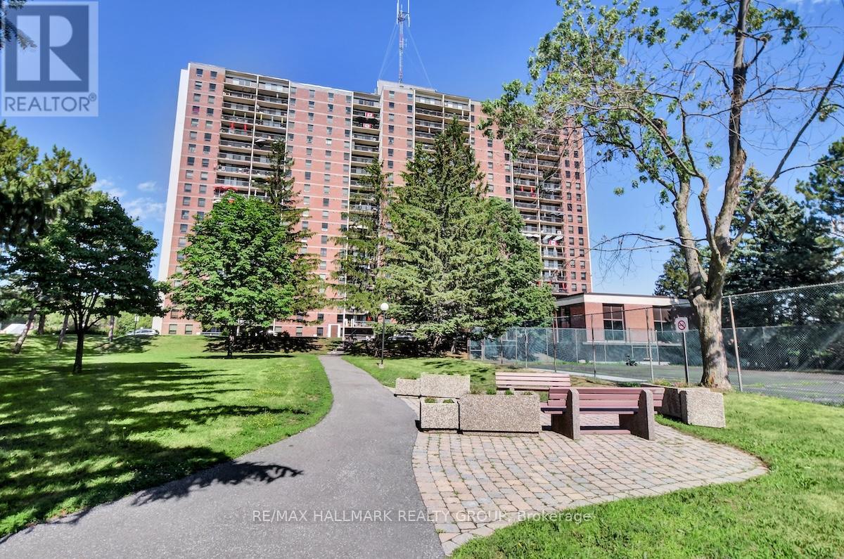 665 Bathgate Unit 1007 photo 2
