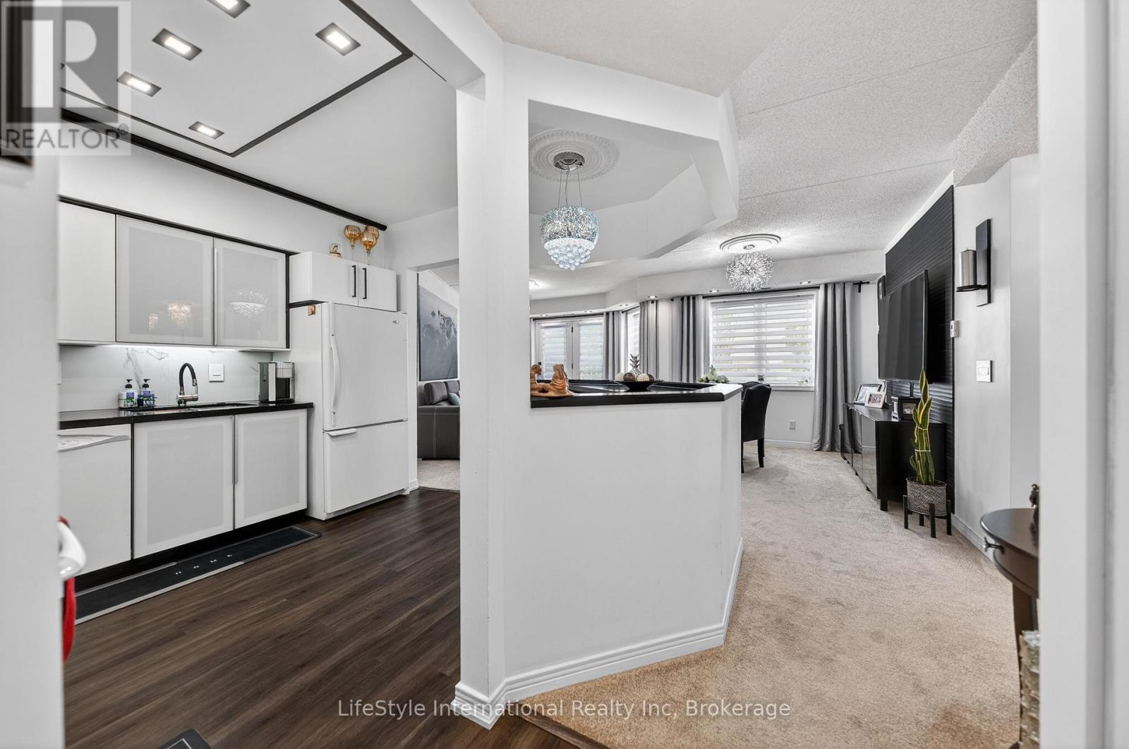208 Silvercreek Unit 213