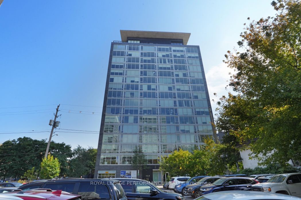 300 Lisgar Unit 702