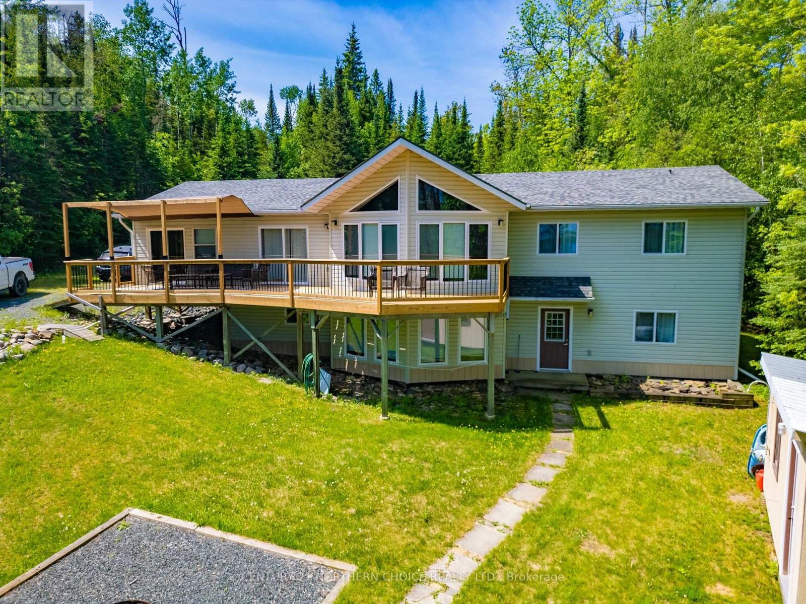 36 Poplar Bay