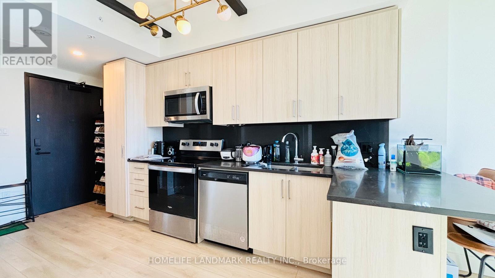 145 Columbia Unit 1536