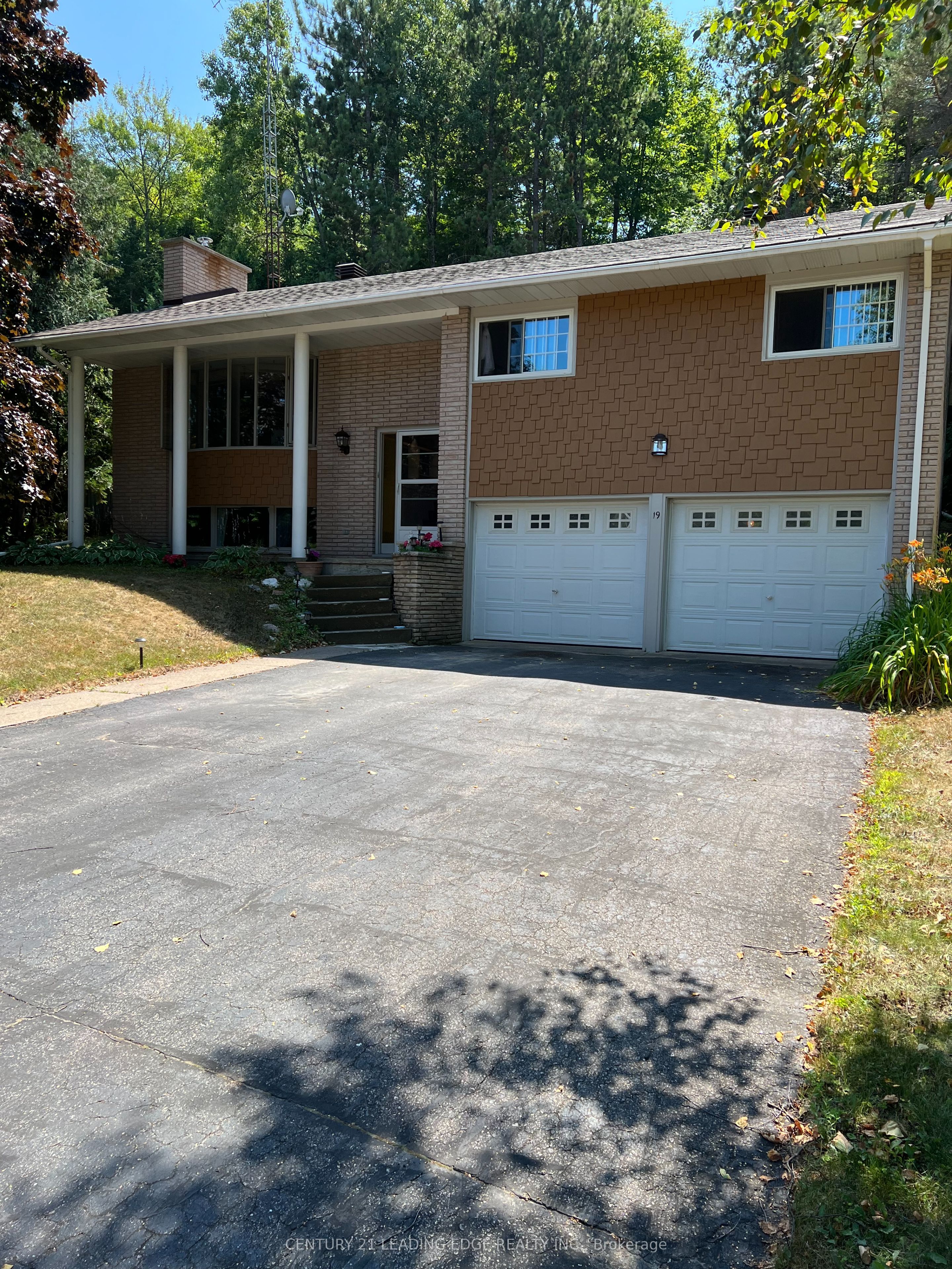 19 FOREST HILL