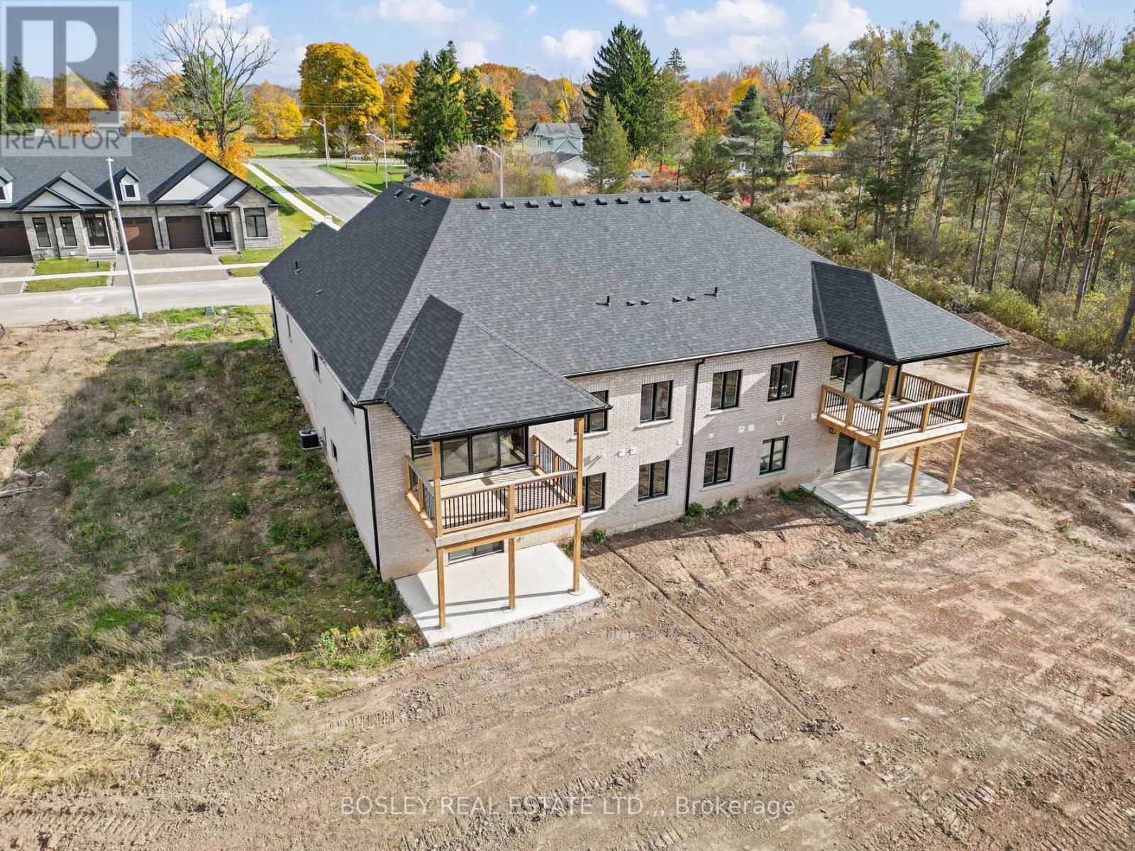 505 ROYAL RIDGE photo 2
