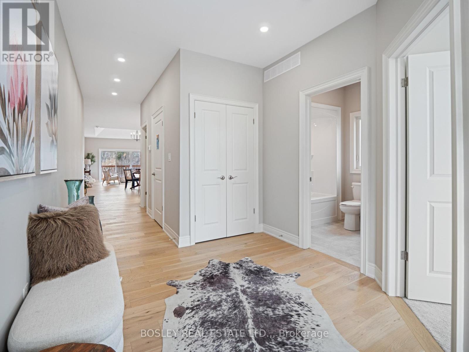 505 ROYAL RIDGE photo 4