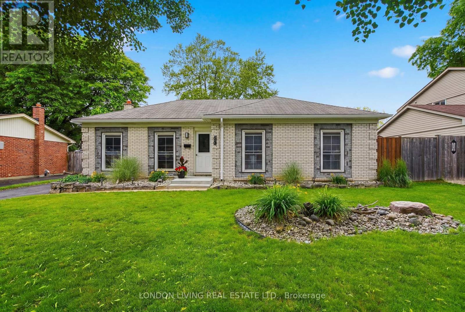 1400 Stoneybrook