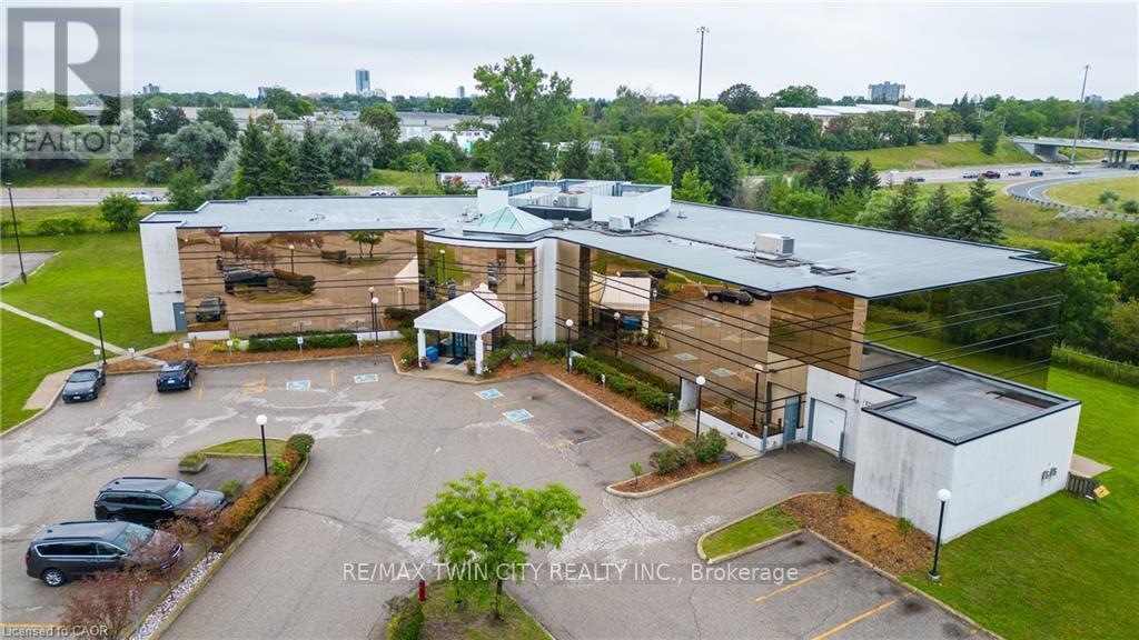 575 RIVERBEND Drive, Kitchener