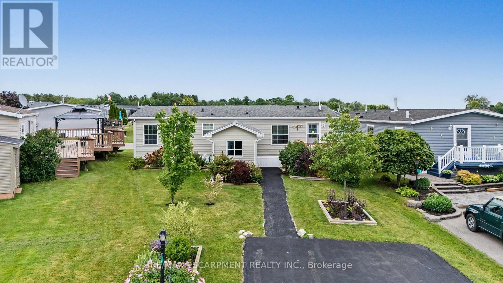 4 Hickory Hollow