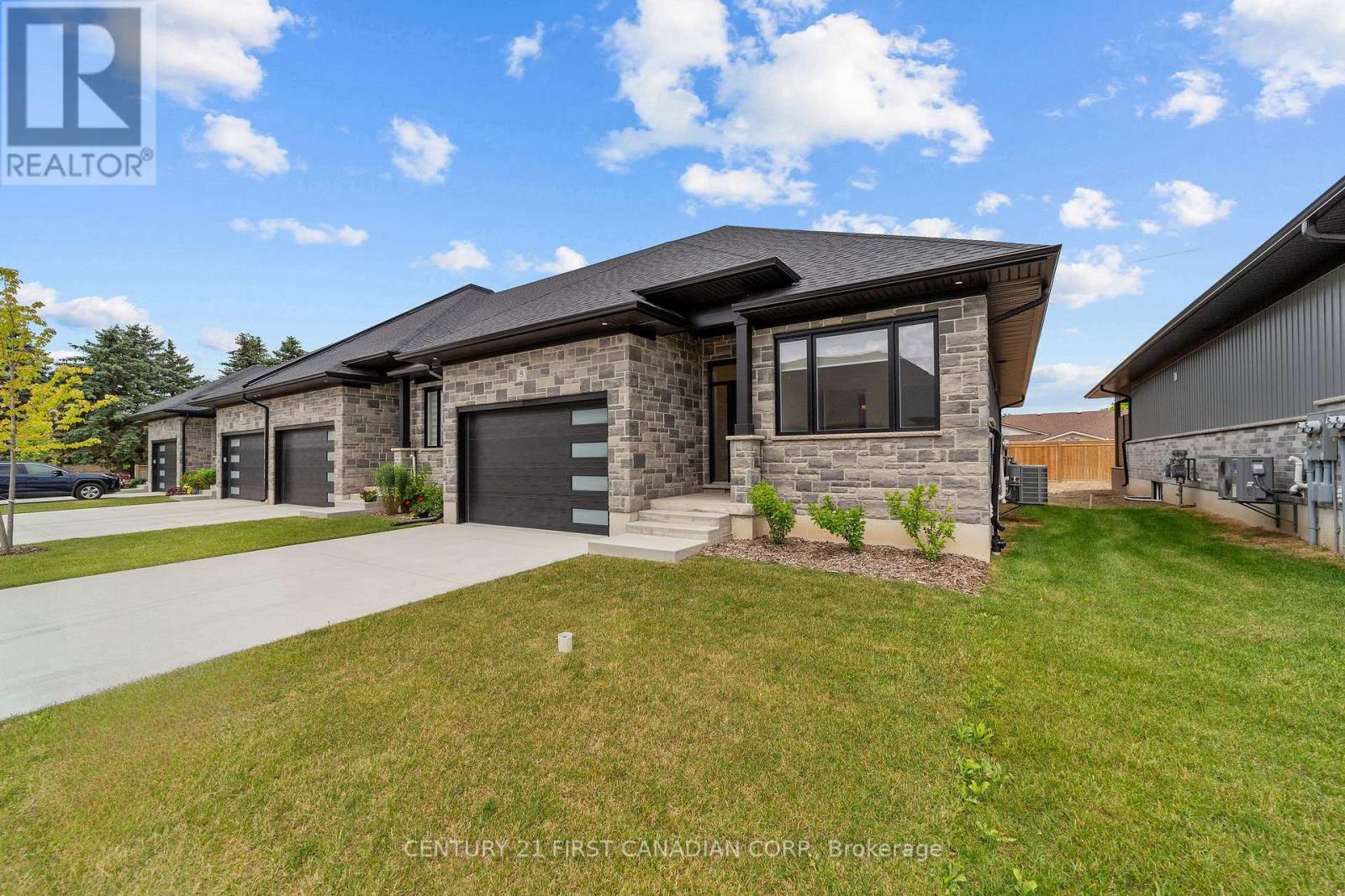 32 Postma Unit 12