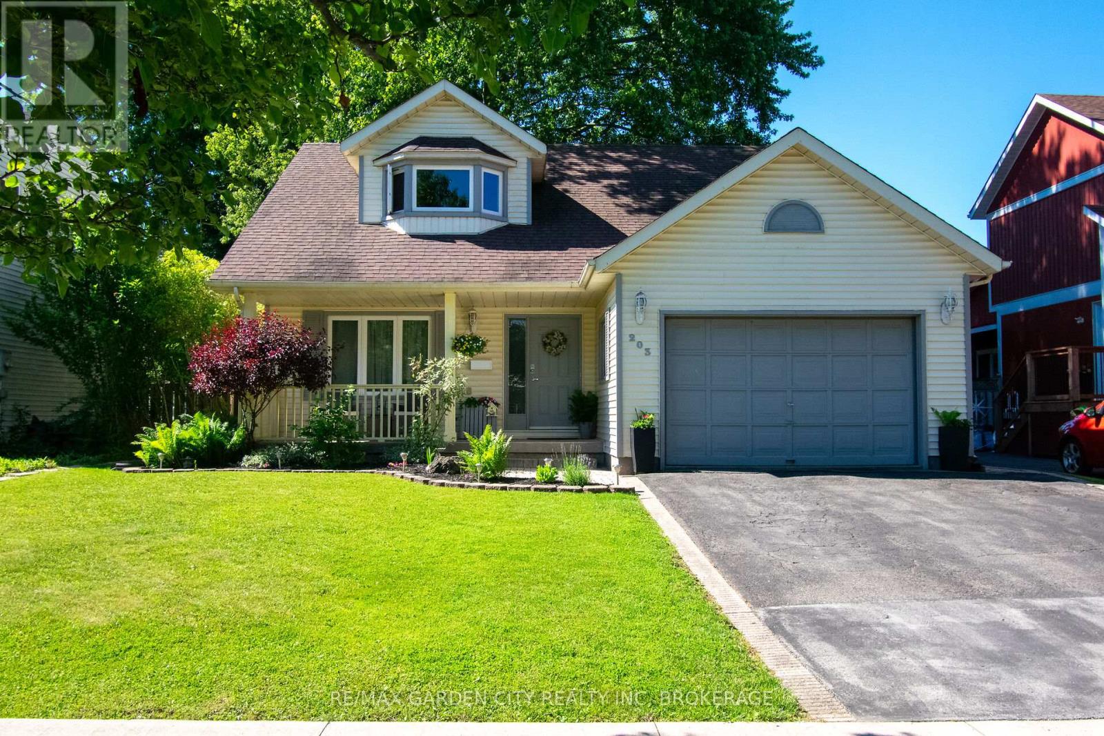 203 LEASIDE
