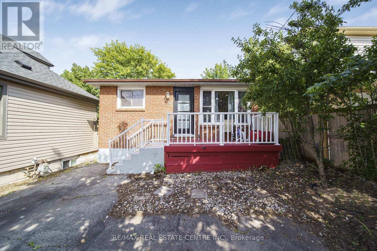 659 Upper Wellington