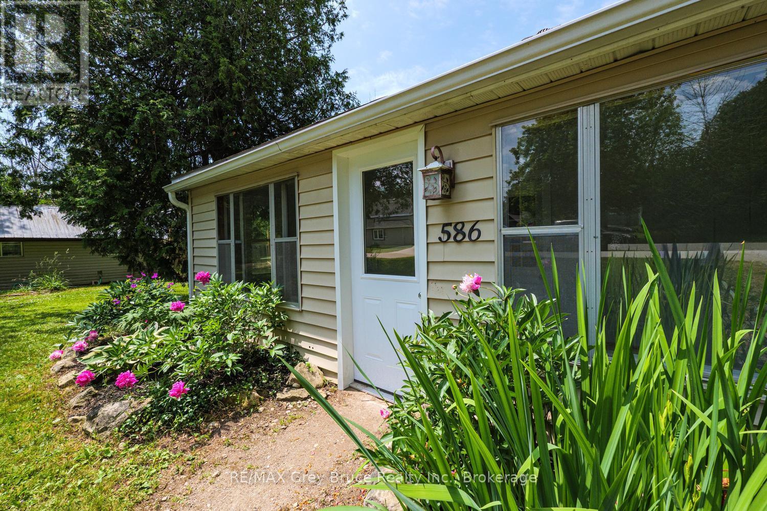 586 Dawson