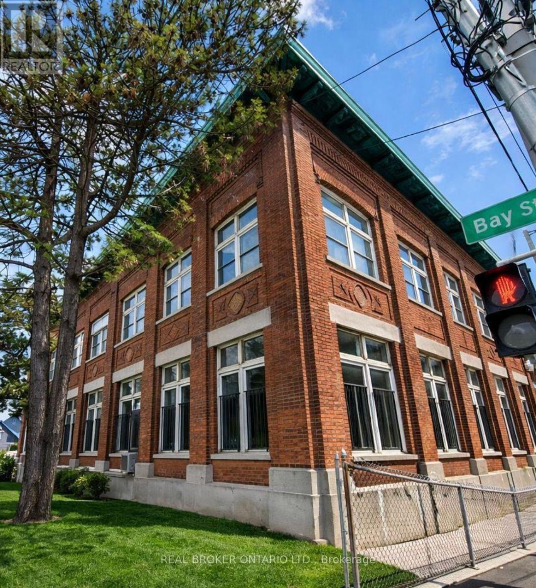 231 Bay Unit 100