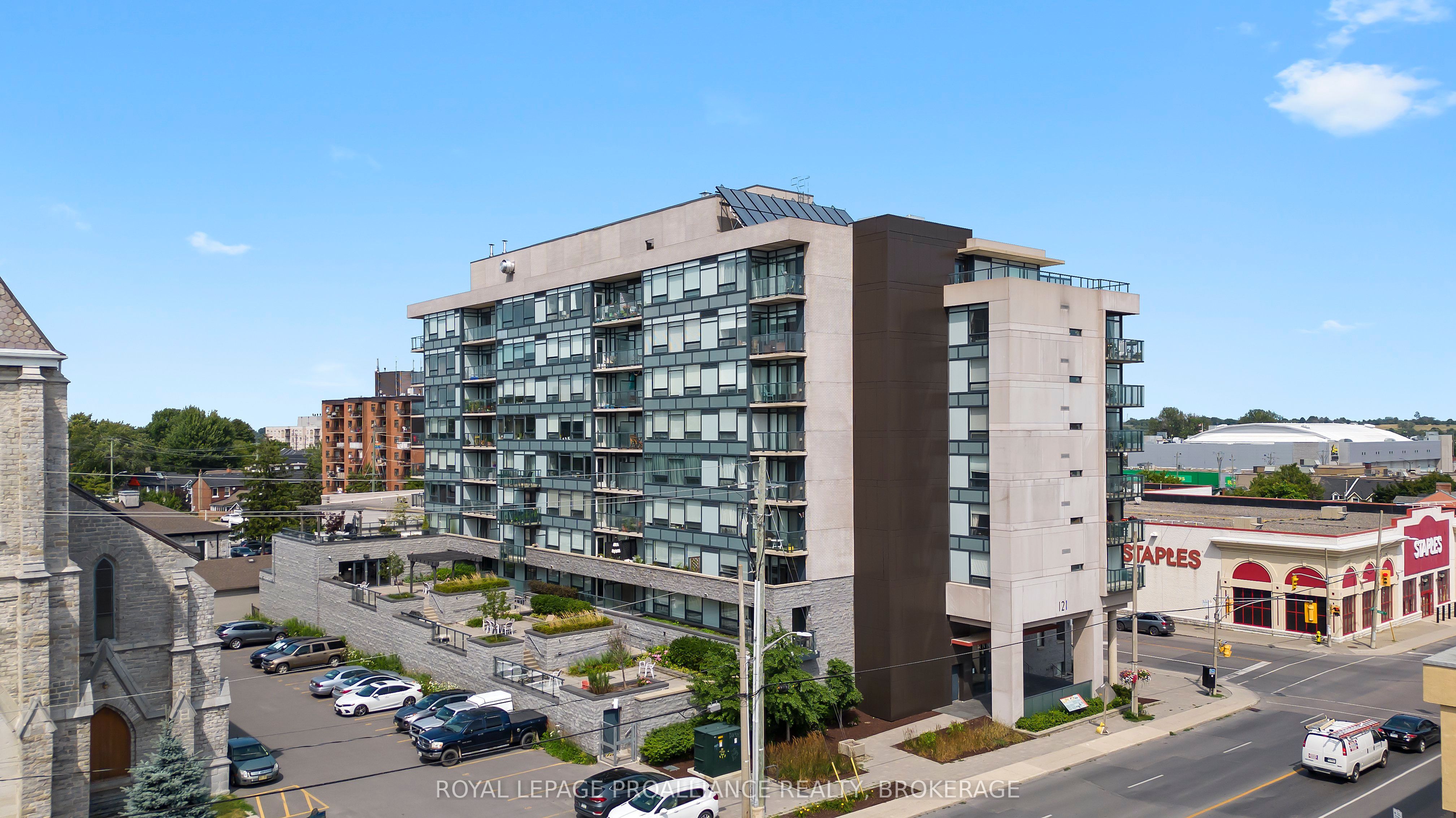121 Queen Unit 813
