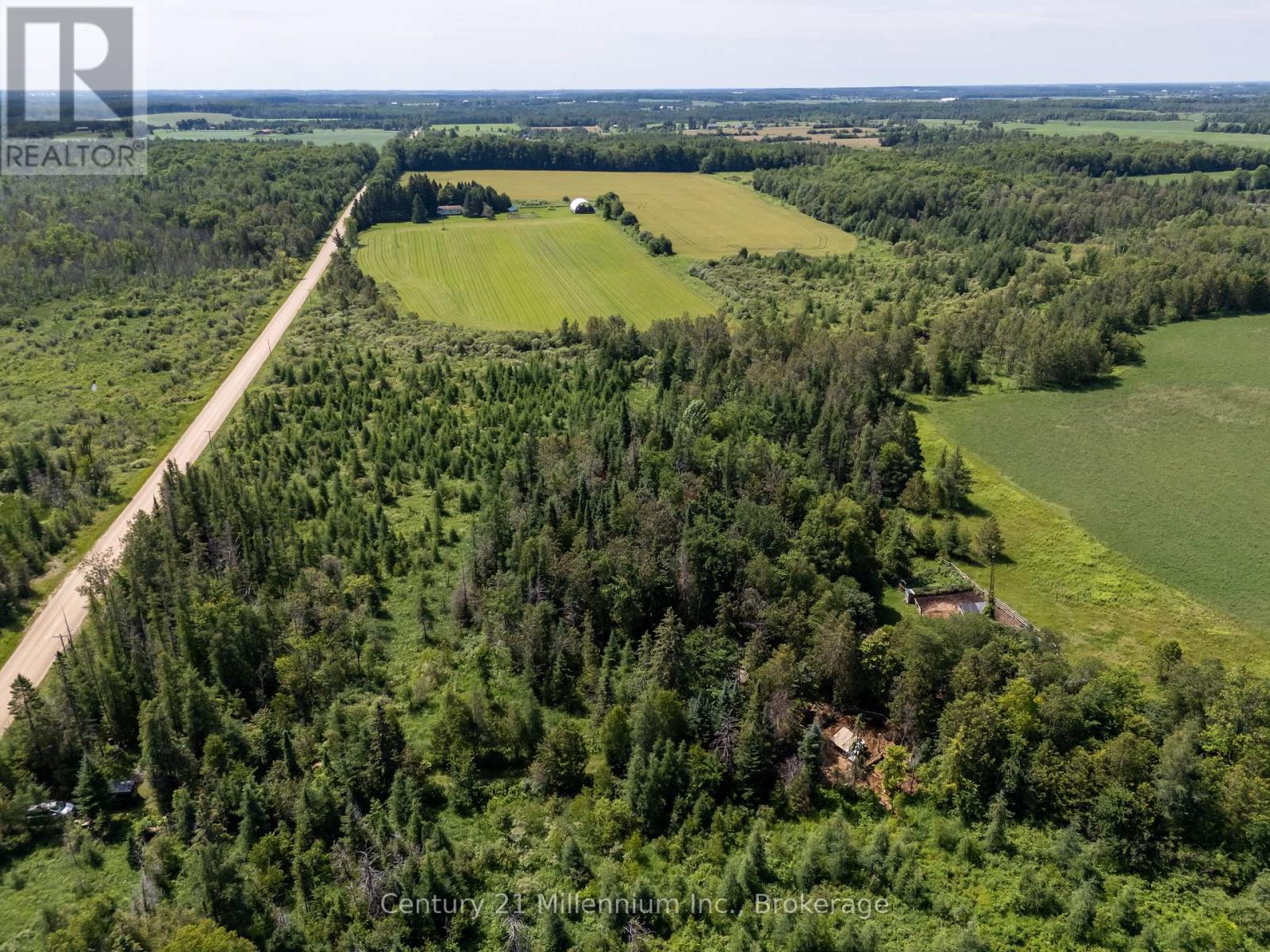 612608 Sideroad 61
