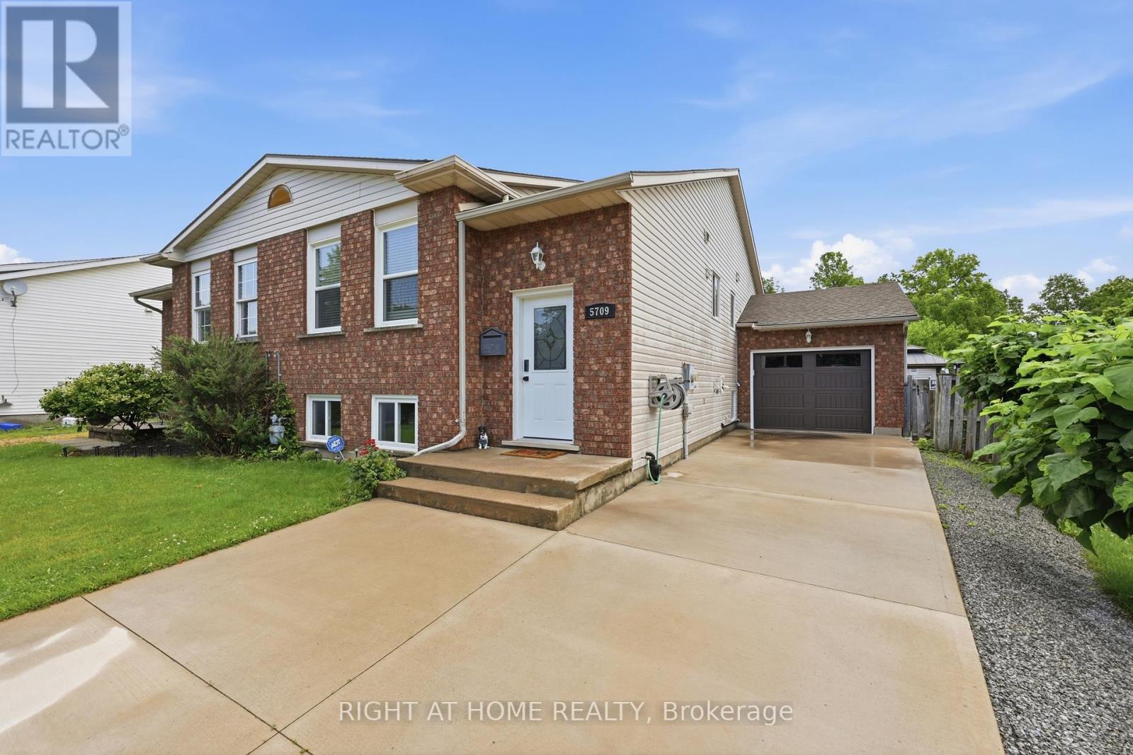 5709 Deerbrook