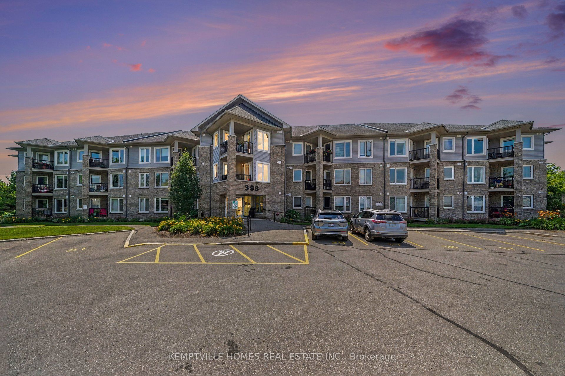 398 VAN BUREN Unit 106 photo 4