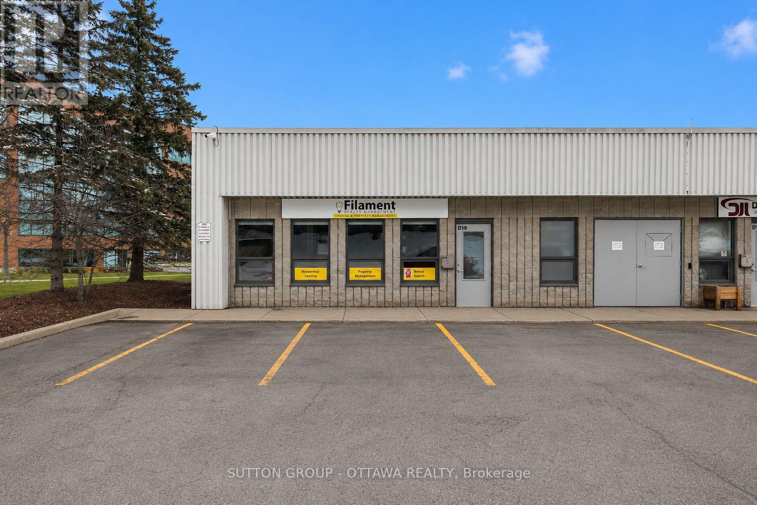 2285 St Laurent Unit D19