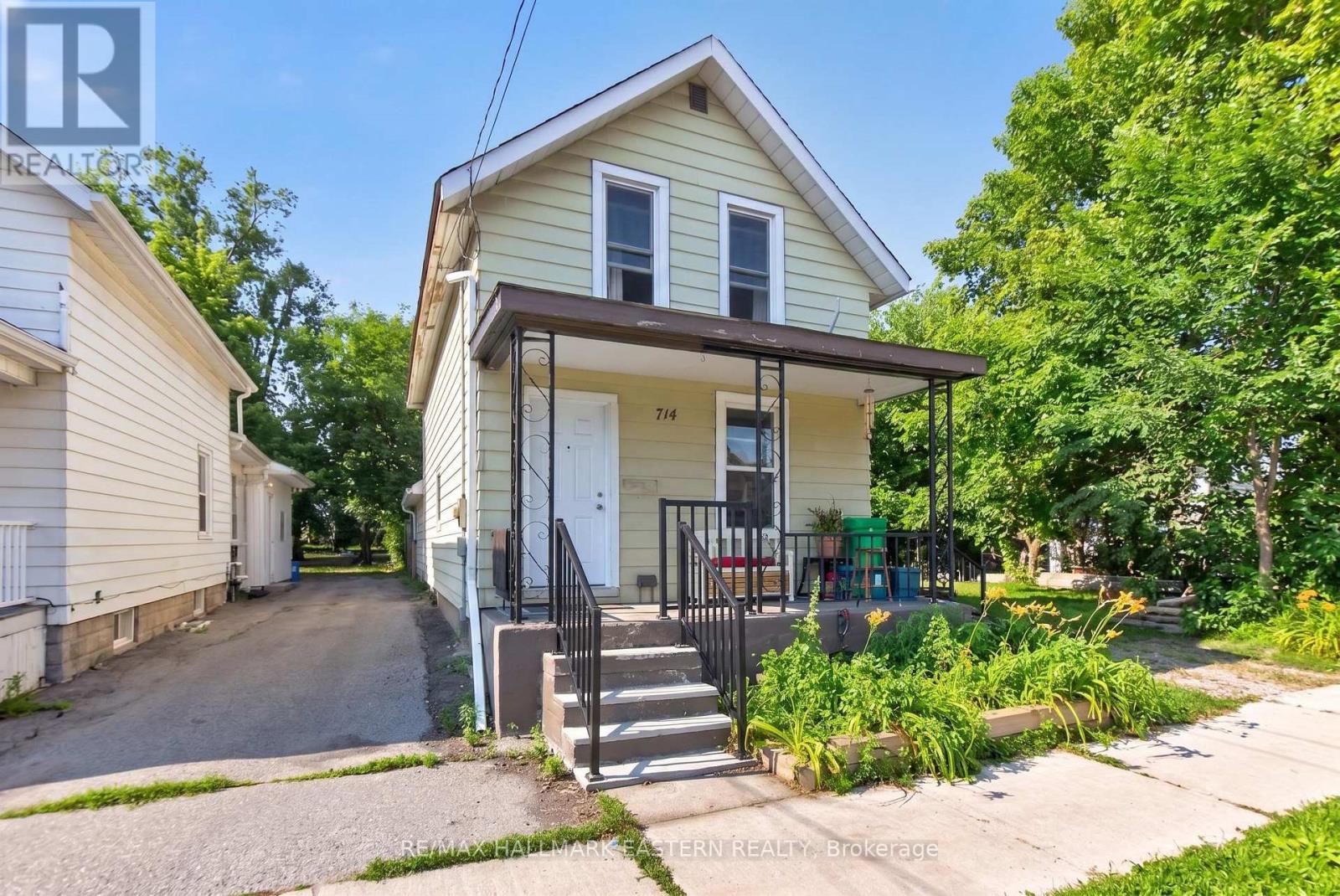 714 Chamberlain photo 2