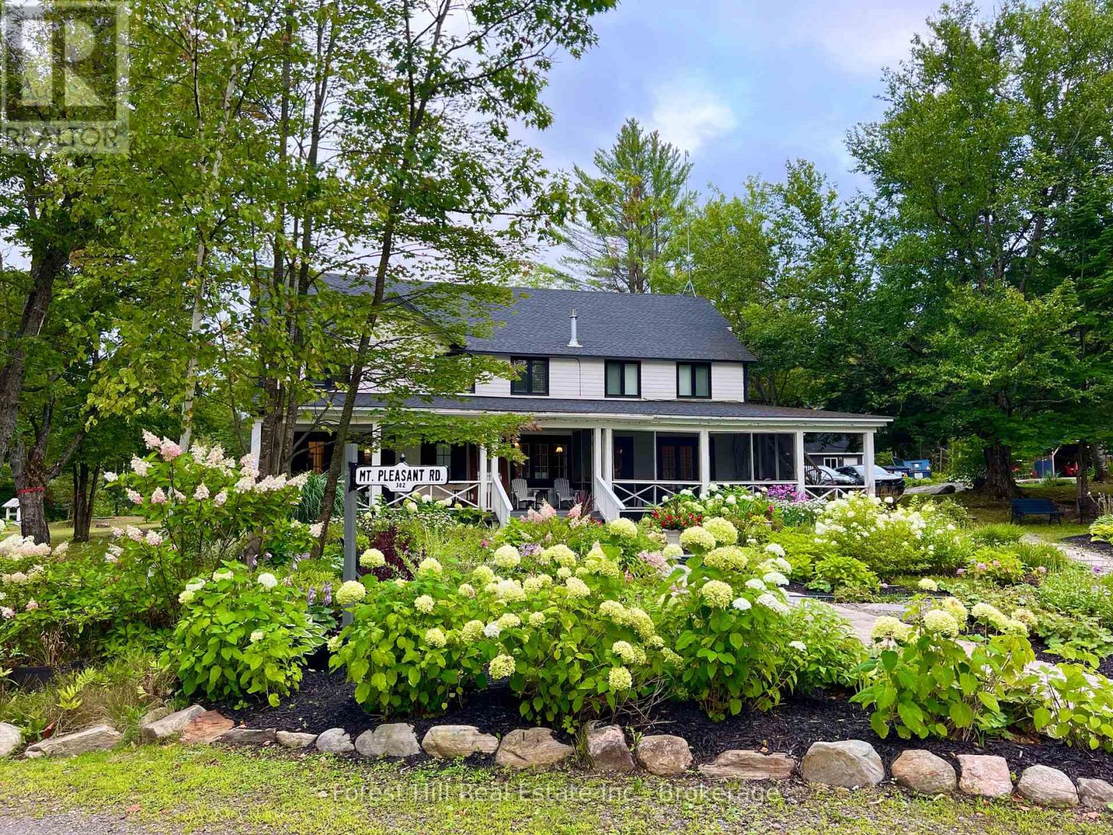1040 Walker Lake