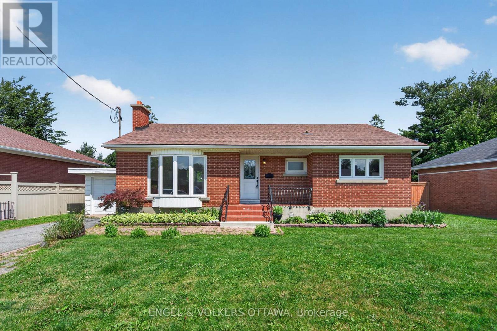 2439 Alta Vista