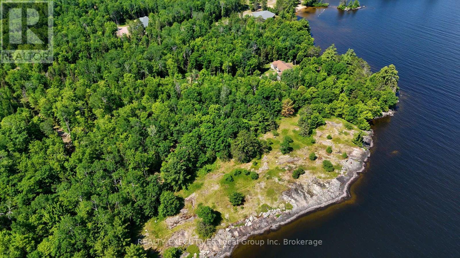 672 TILLICUM BAY