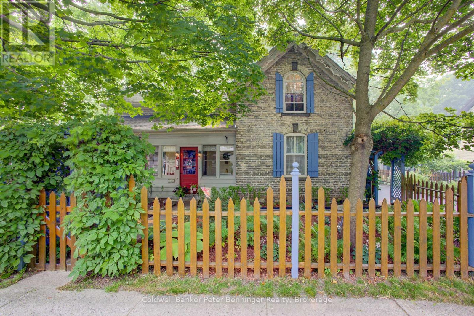 817 OLDE VICTORIA