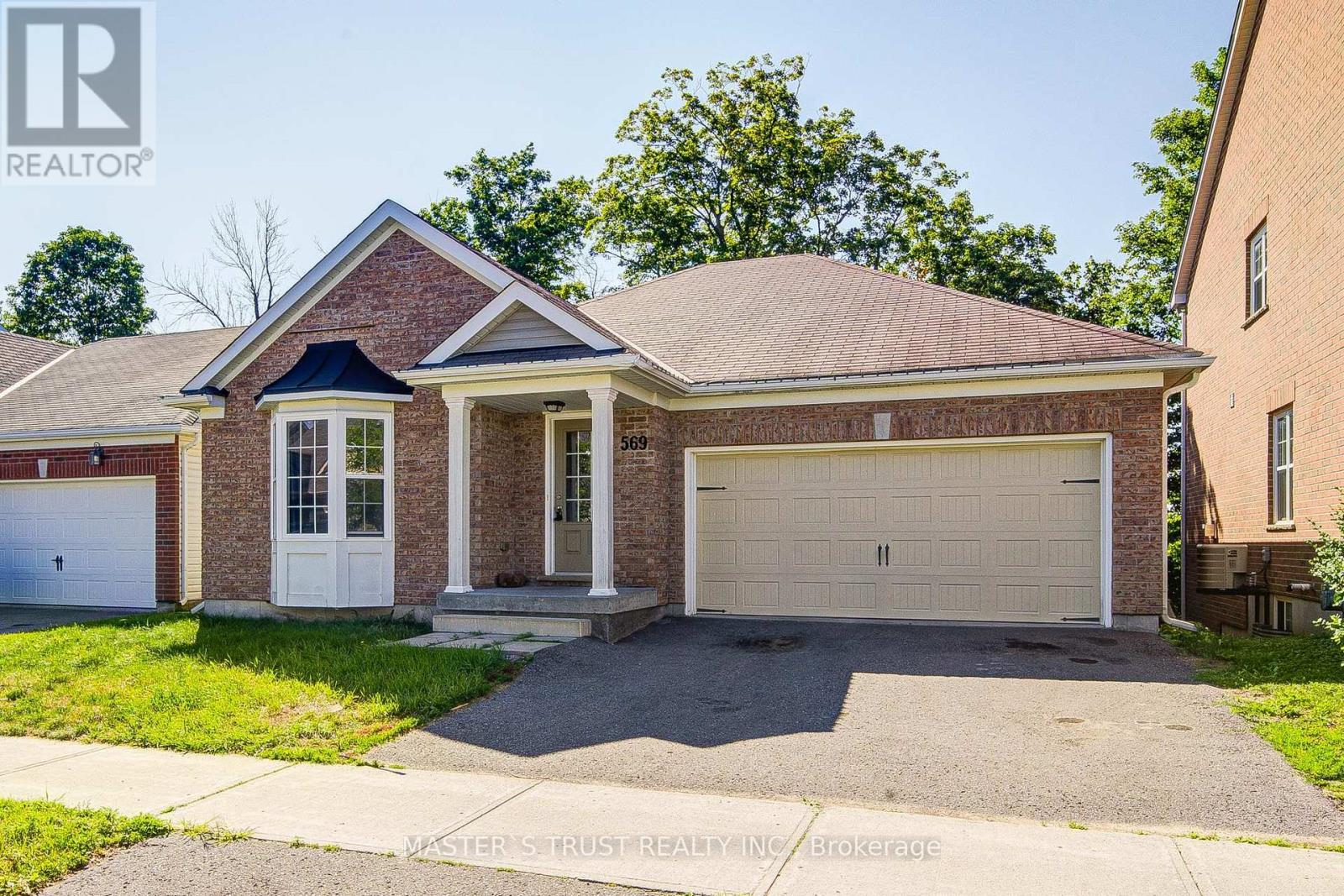 569 Grange photo 2