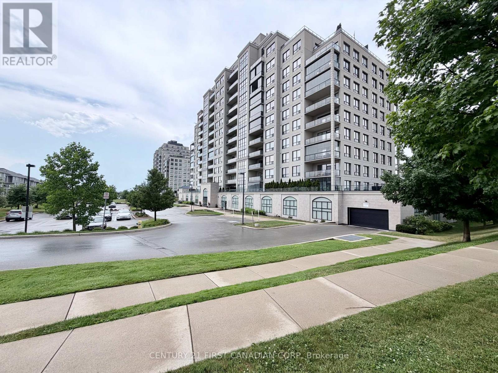 240 Villagewalk Unit 504