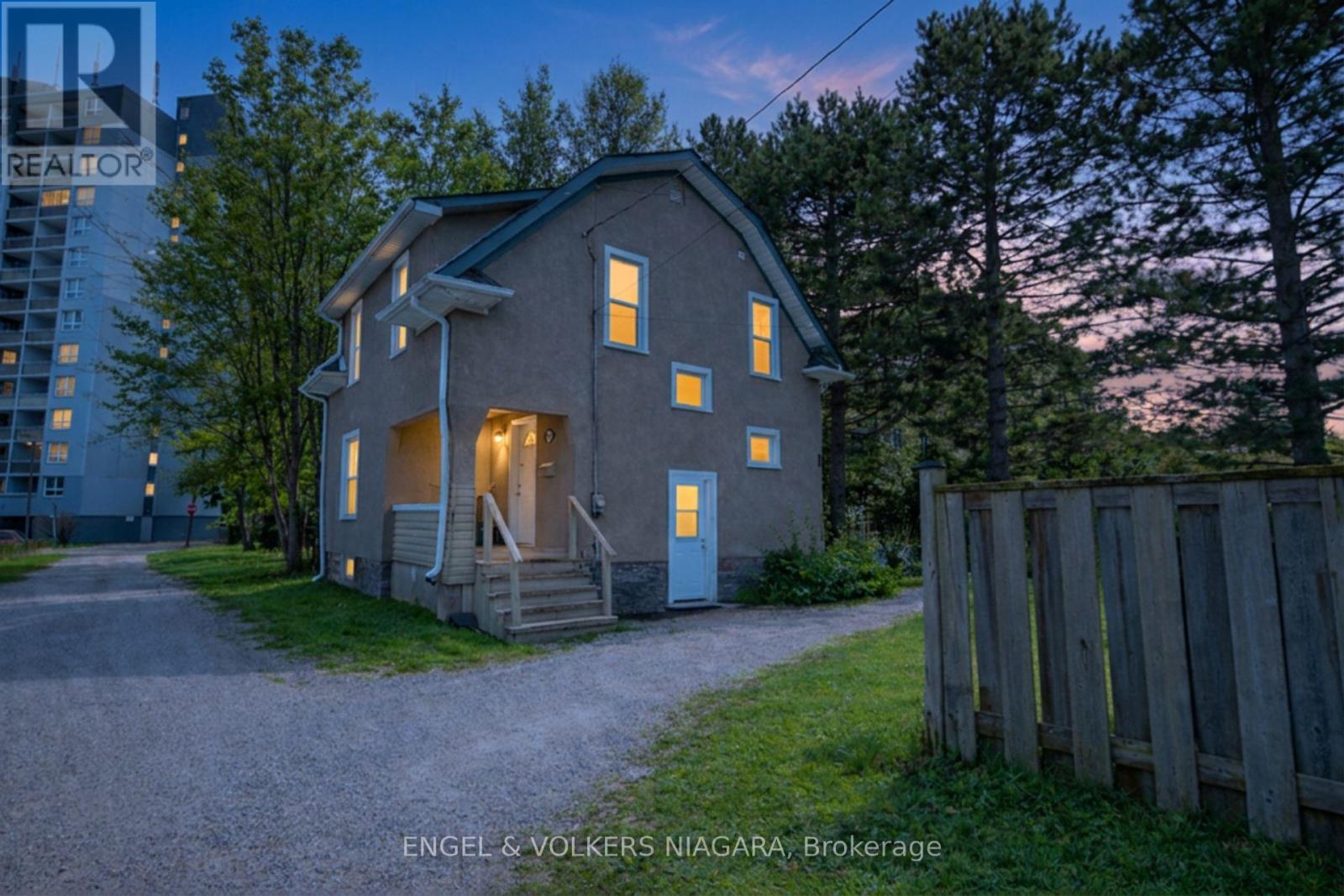 4752 Crawford