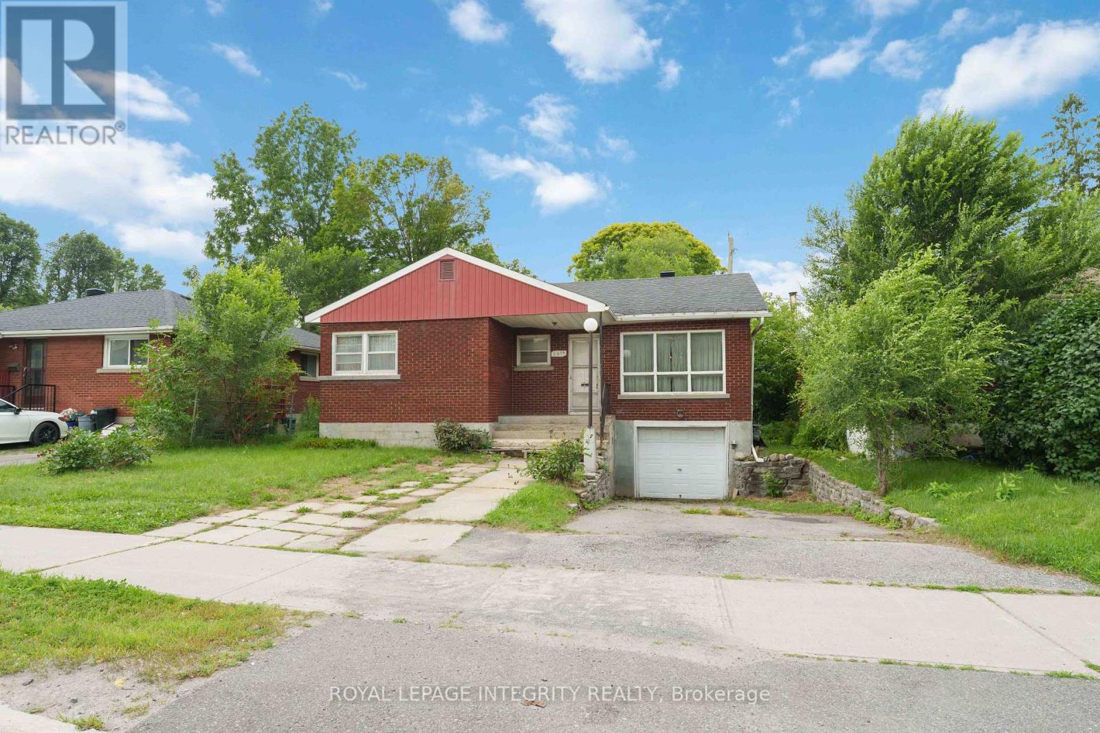 1274 Woodroffe