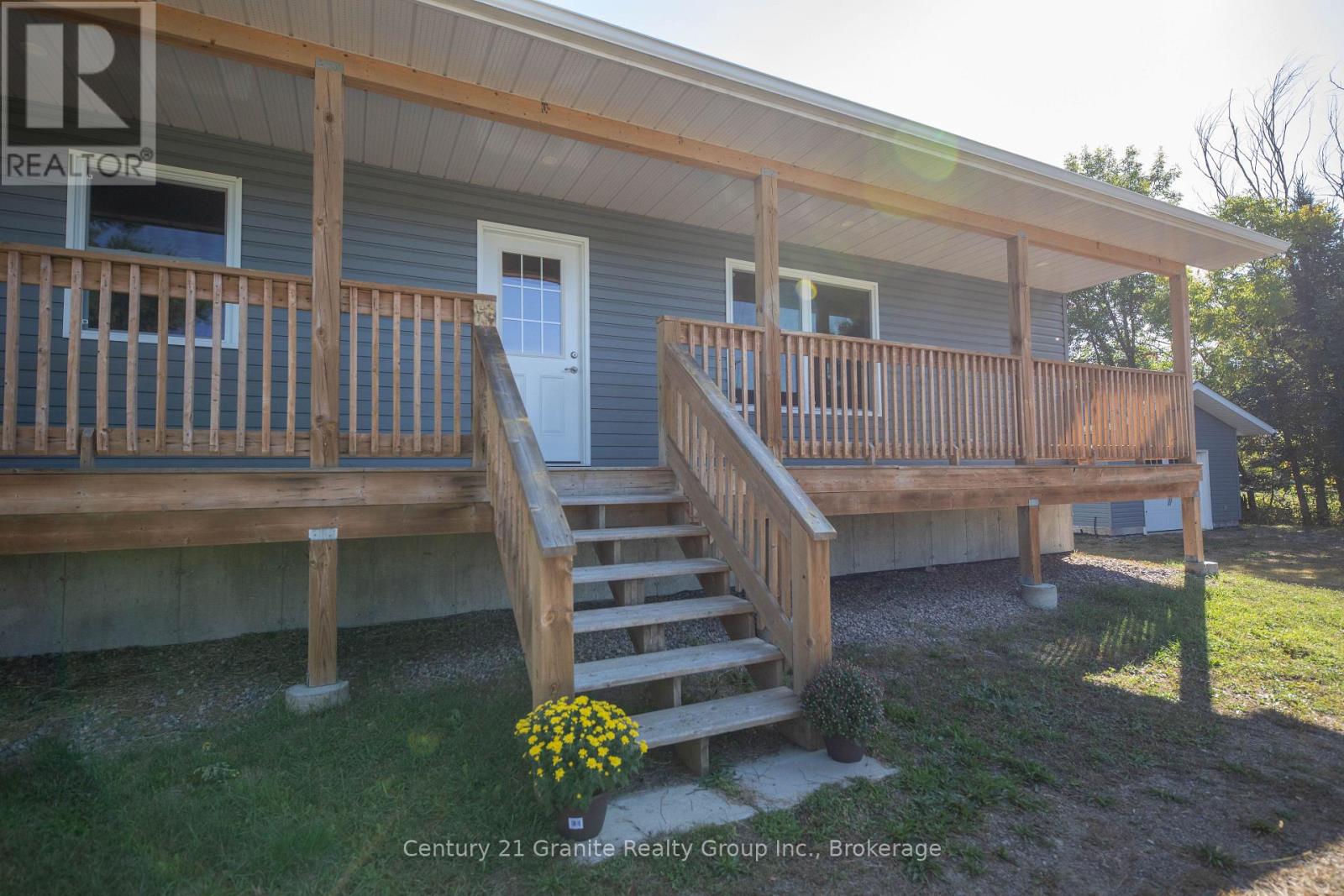 1160 Kennisis Lake