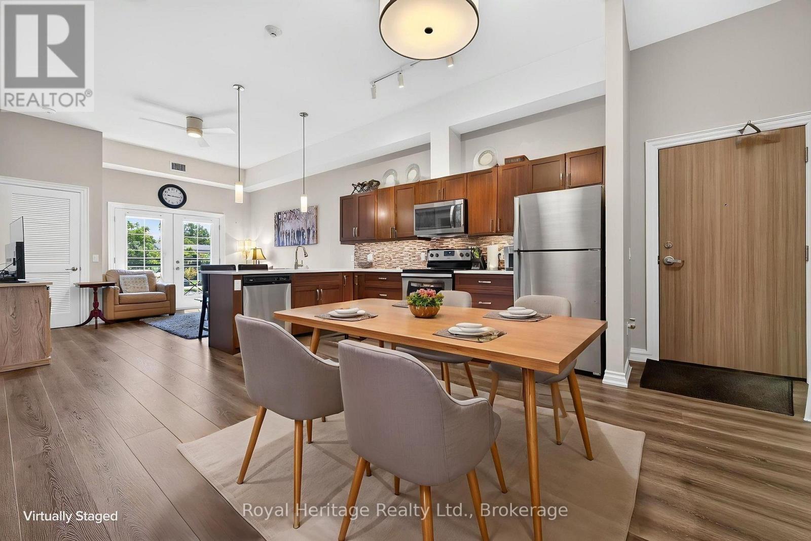 25 King Unit 204