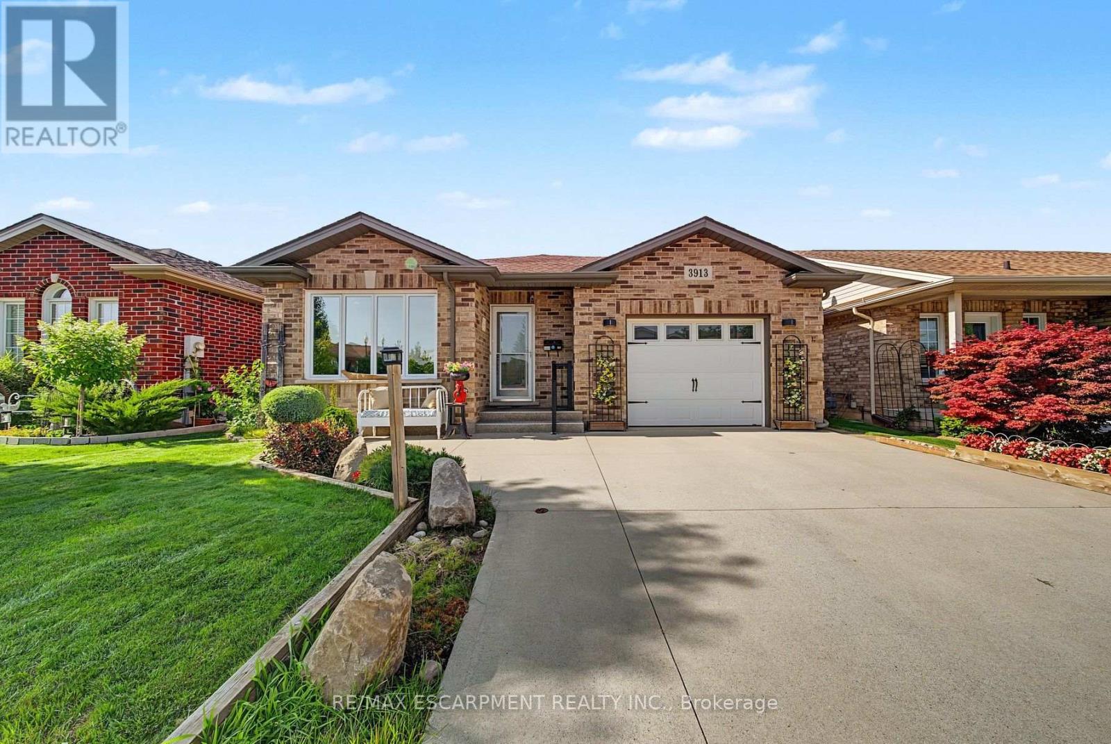 3913 Primrose