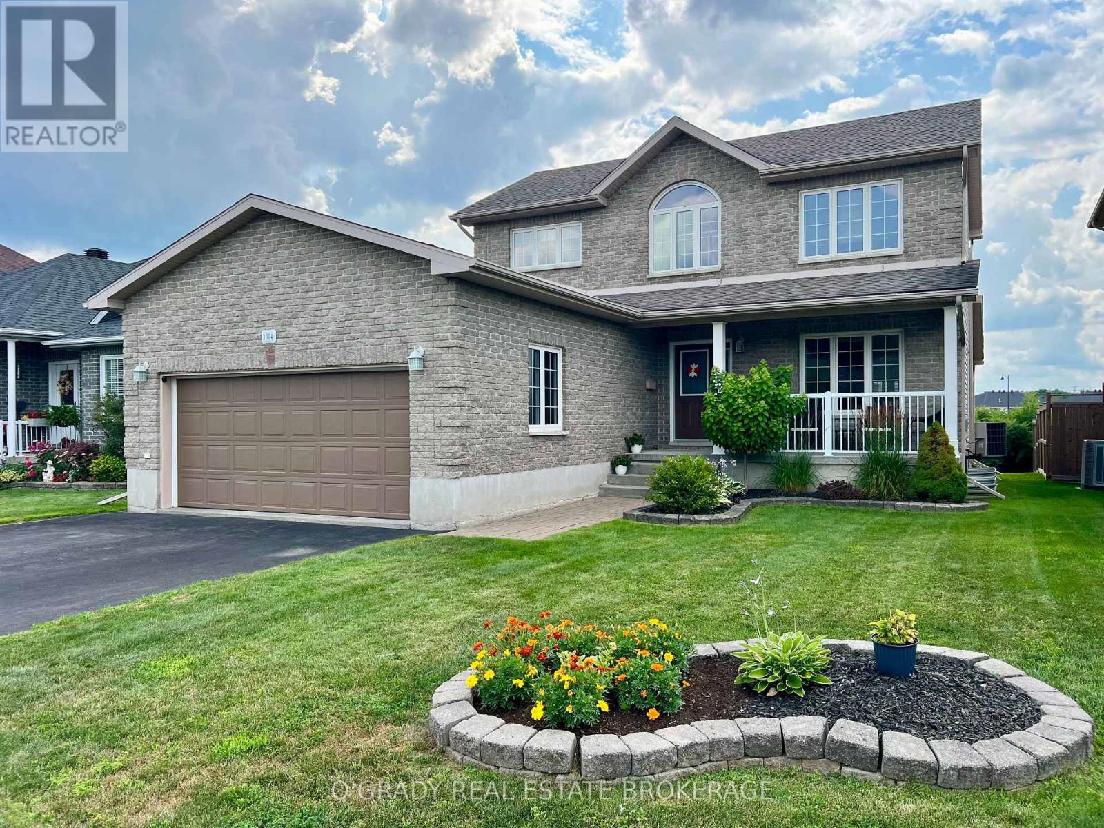 1004 Crestwood