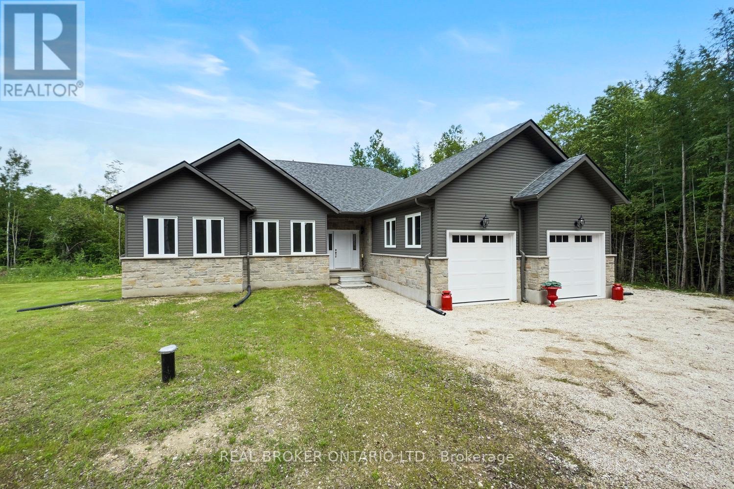 734565 West Back
