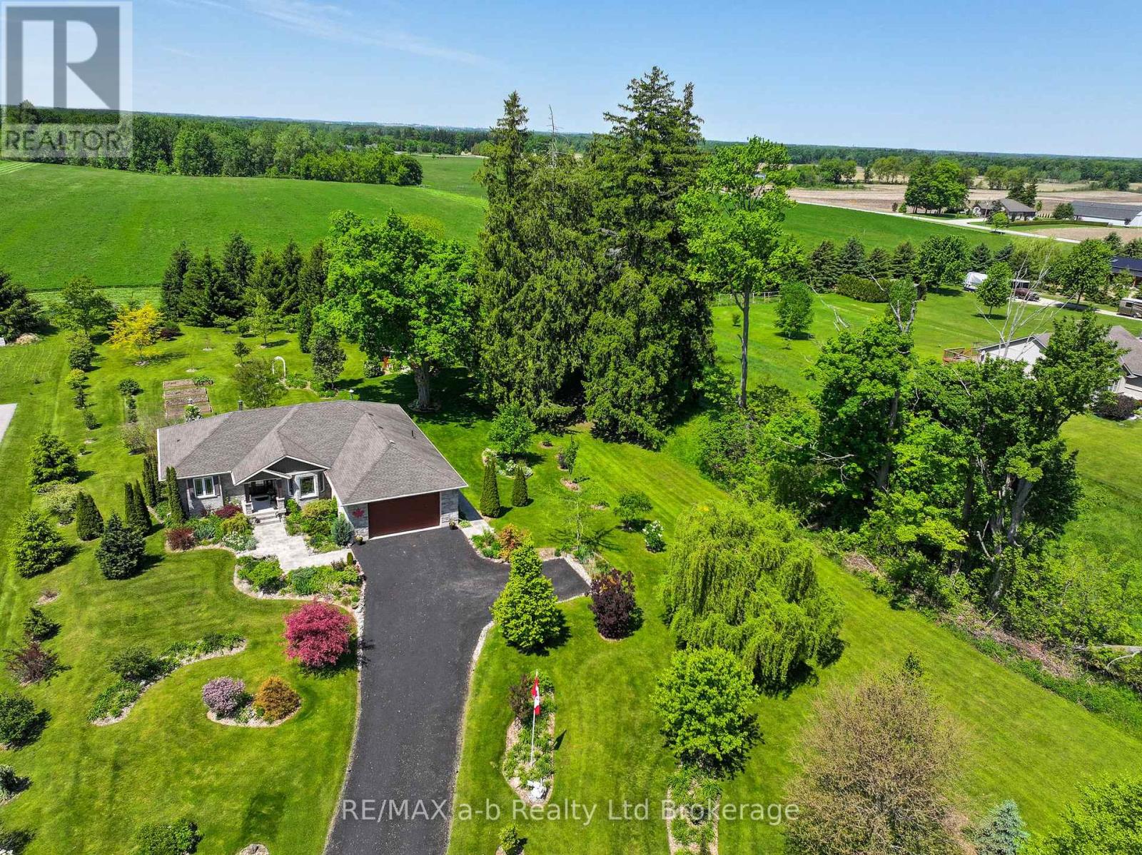 261 Middle Townline