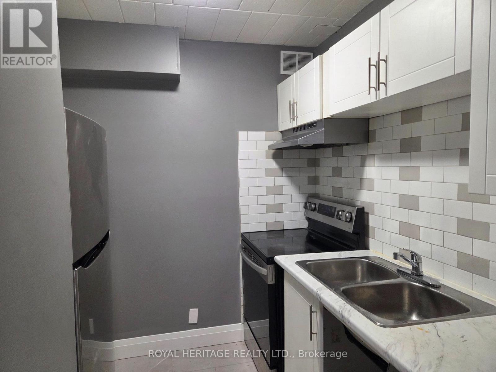 8800 Willoughby Unit 104 photo 4