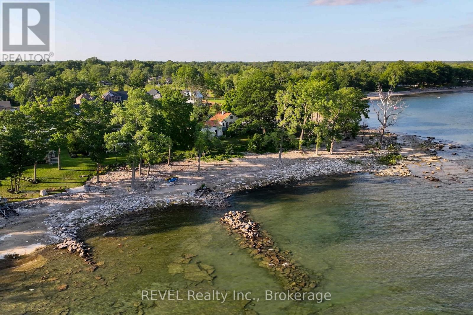3307 Lakecrest