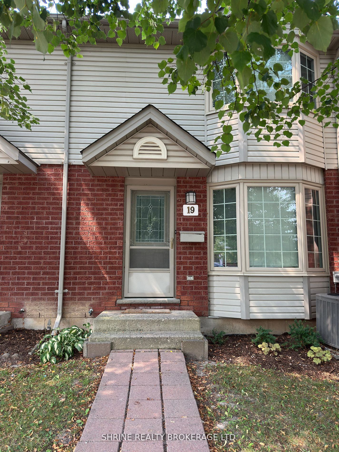 70 Chapman Unit 19