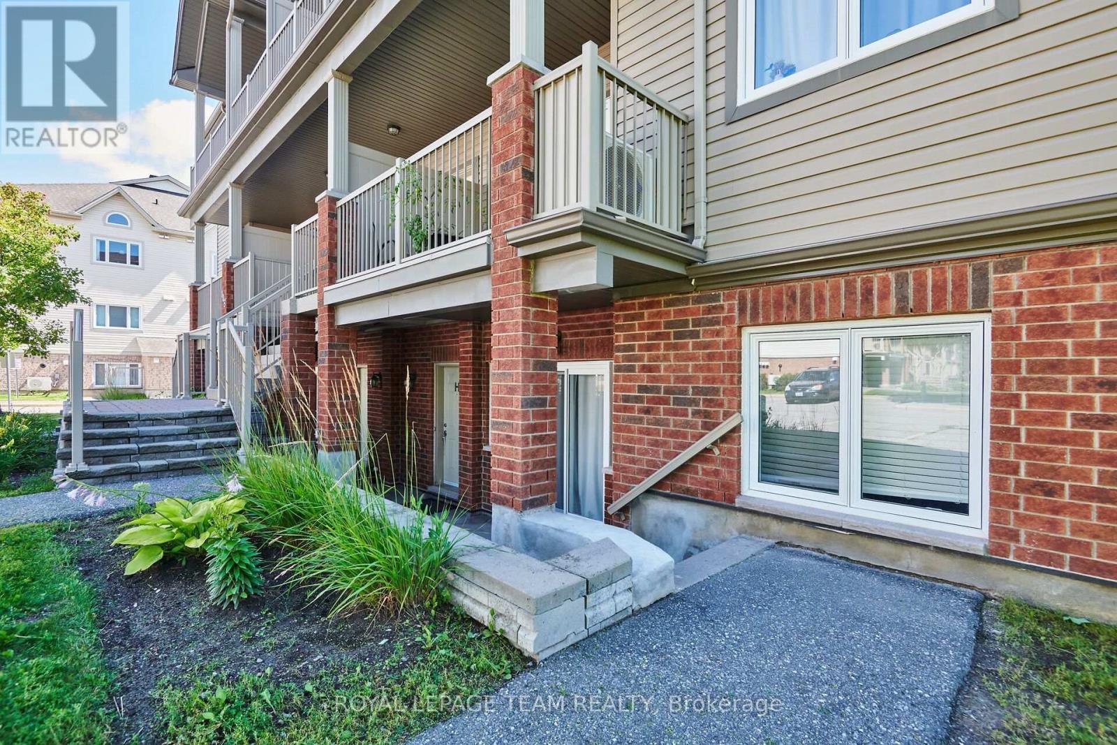 105 Fraser Fields Unit H photo 3