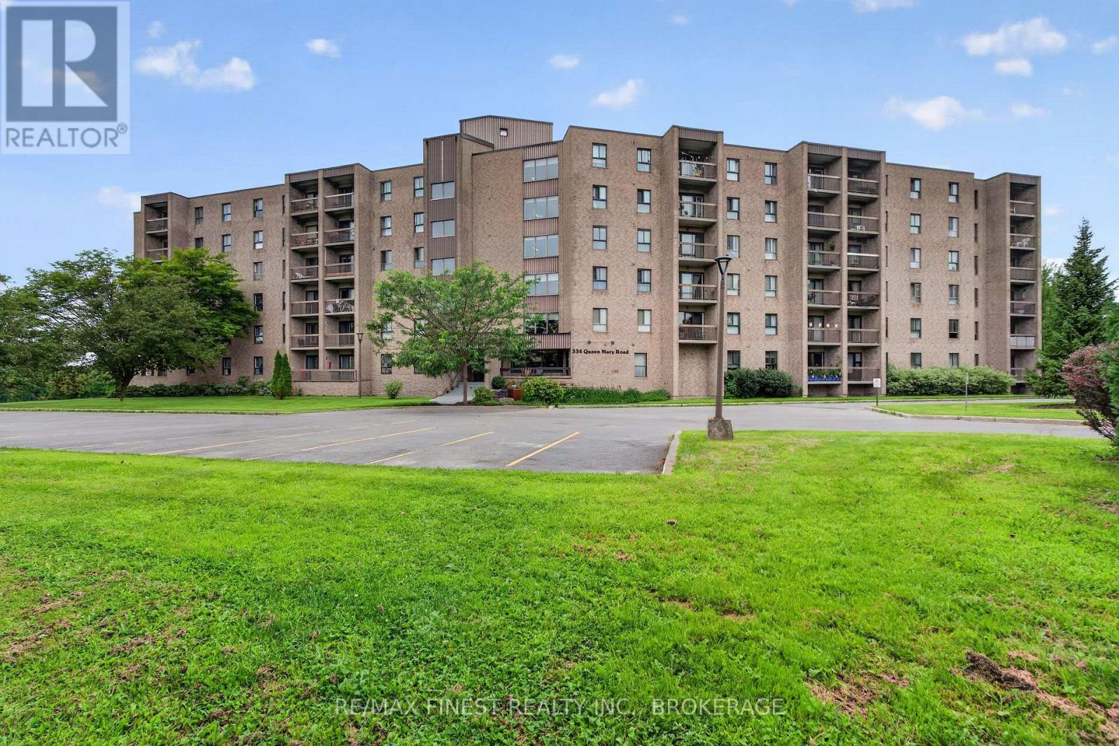 334 Queen Mary Unit 602
