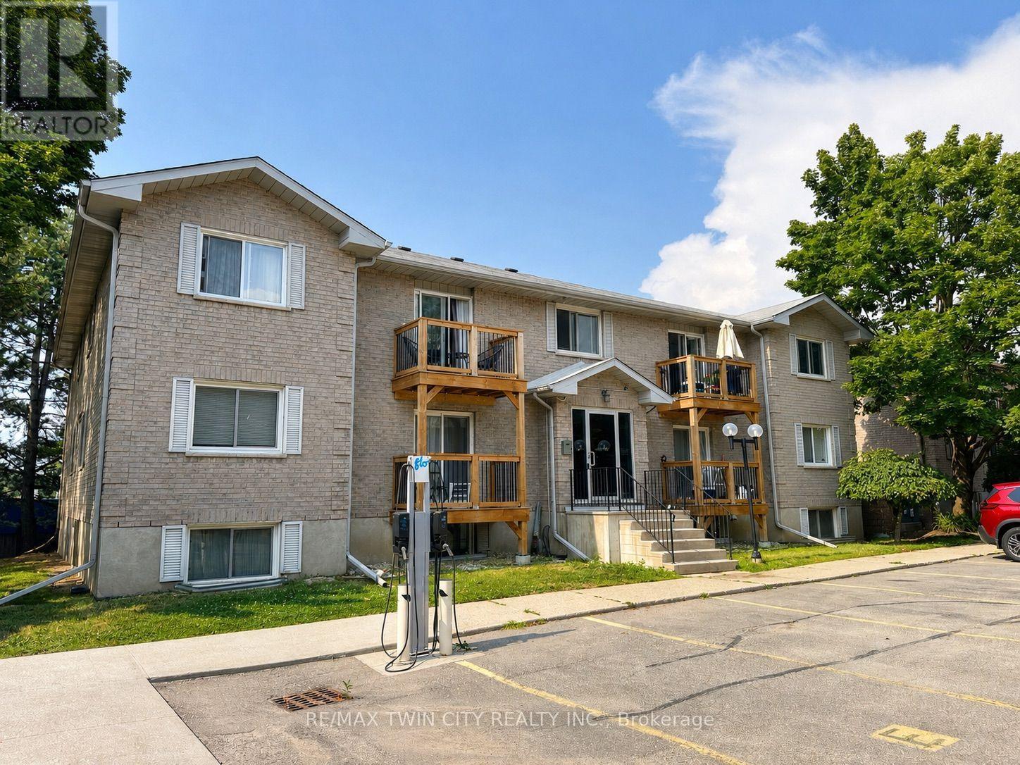266 Overlea Unit 402