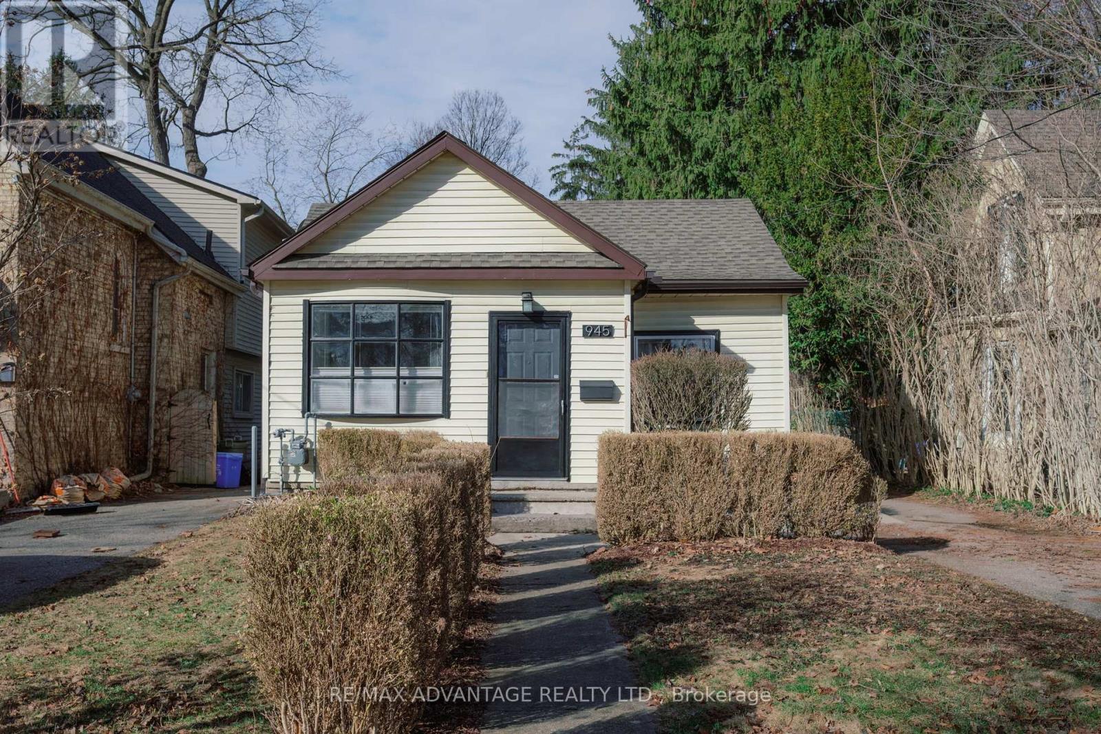 945 Colborne photo 2